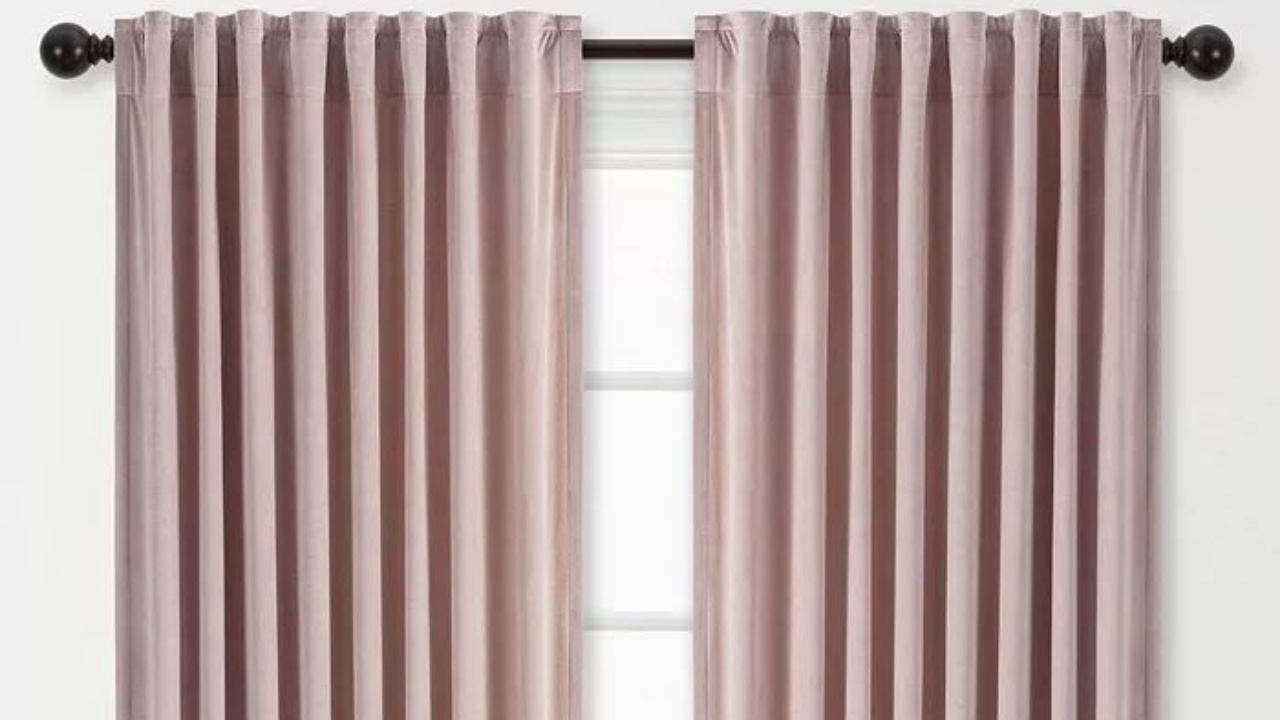 Solid Curtains vs. Patterned Curtains: What’s the Difference?